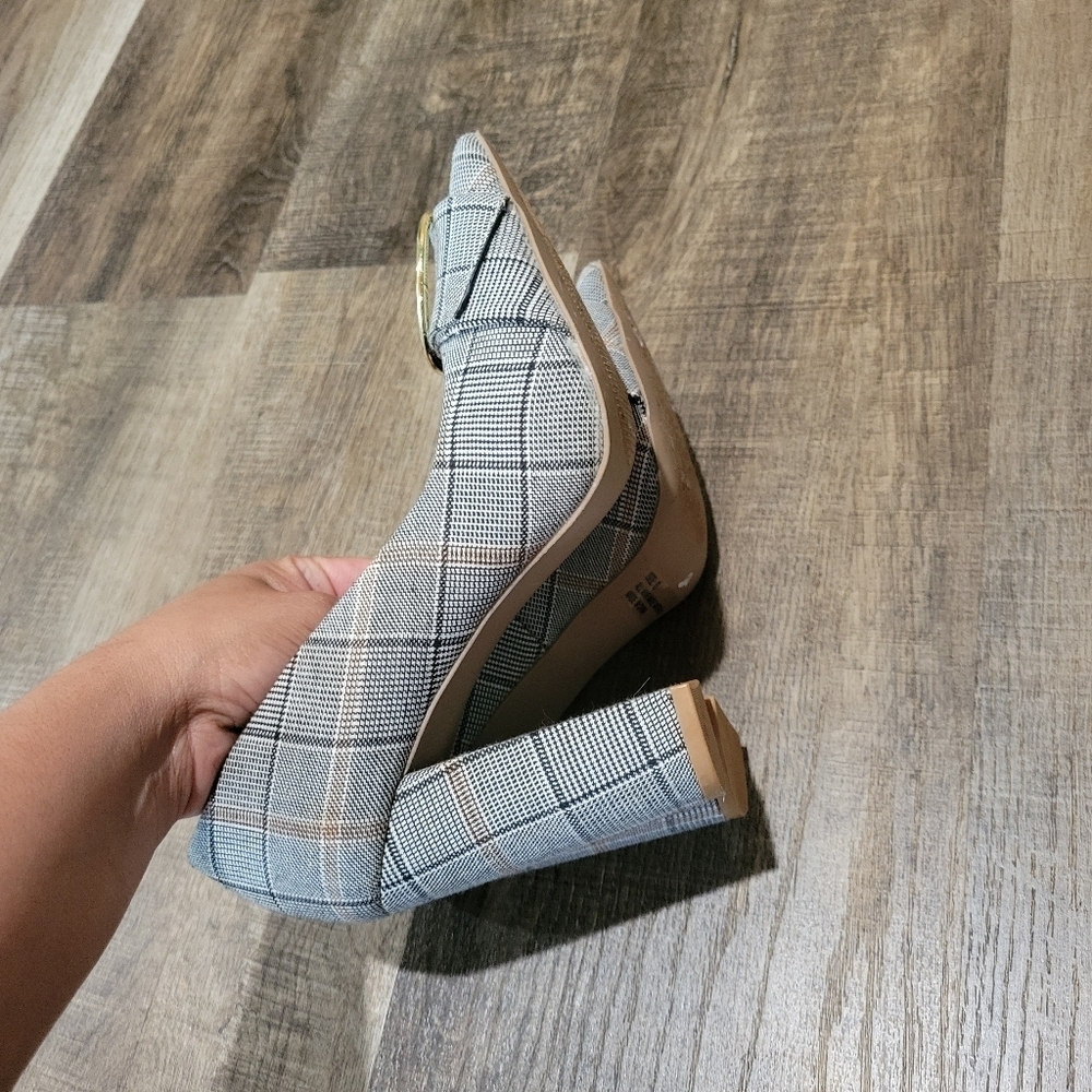 Charlotte Russe Plaid Women's Heels with Gold Accent - Picture 4 of 7